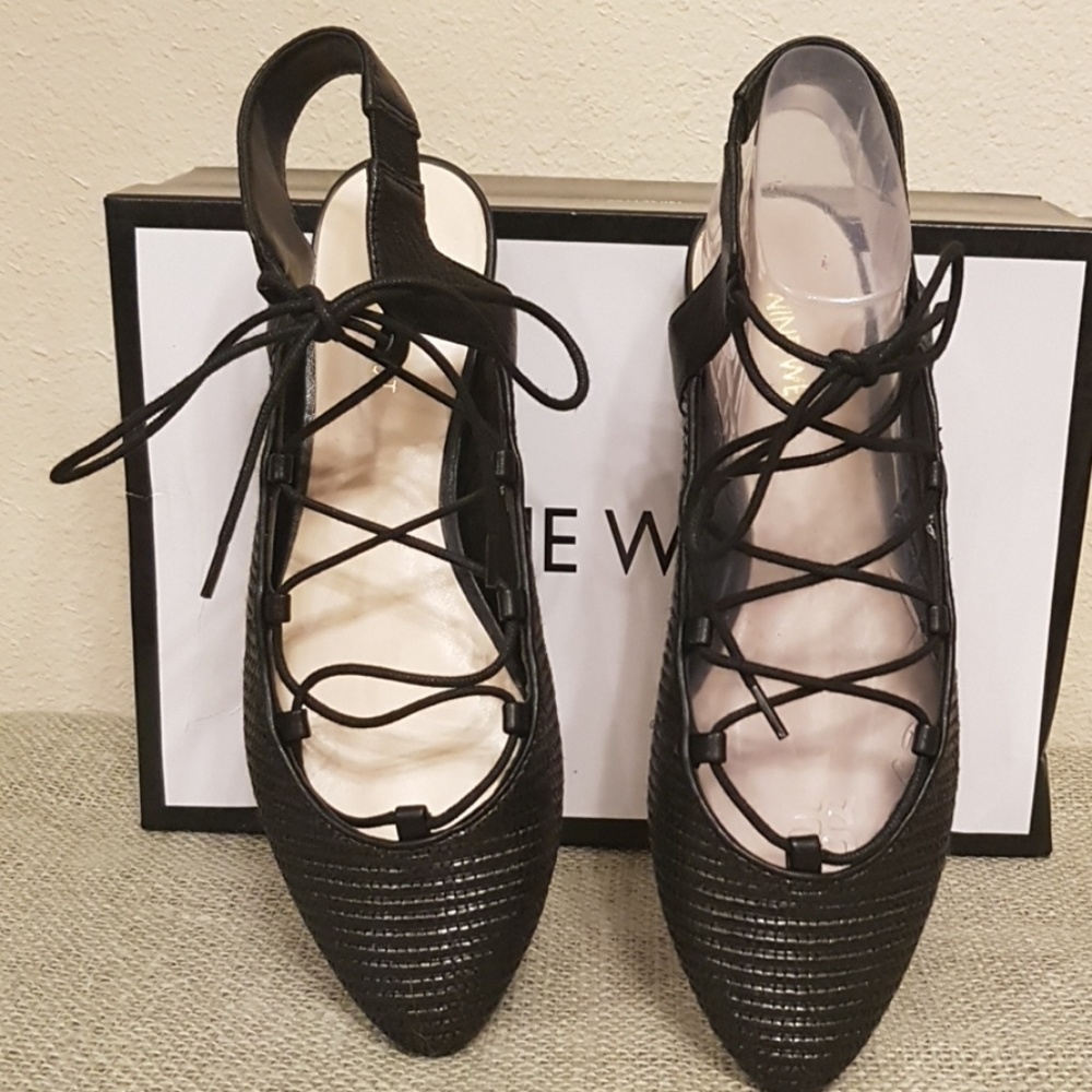 Nine West lace up flats Size 8M